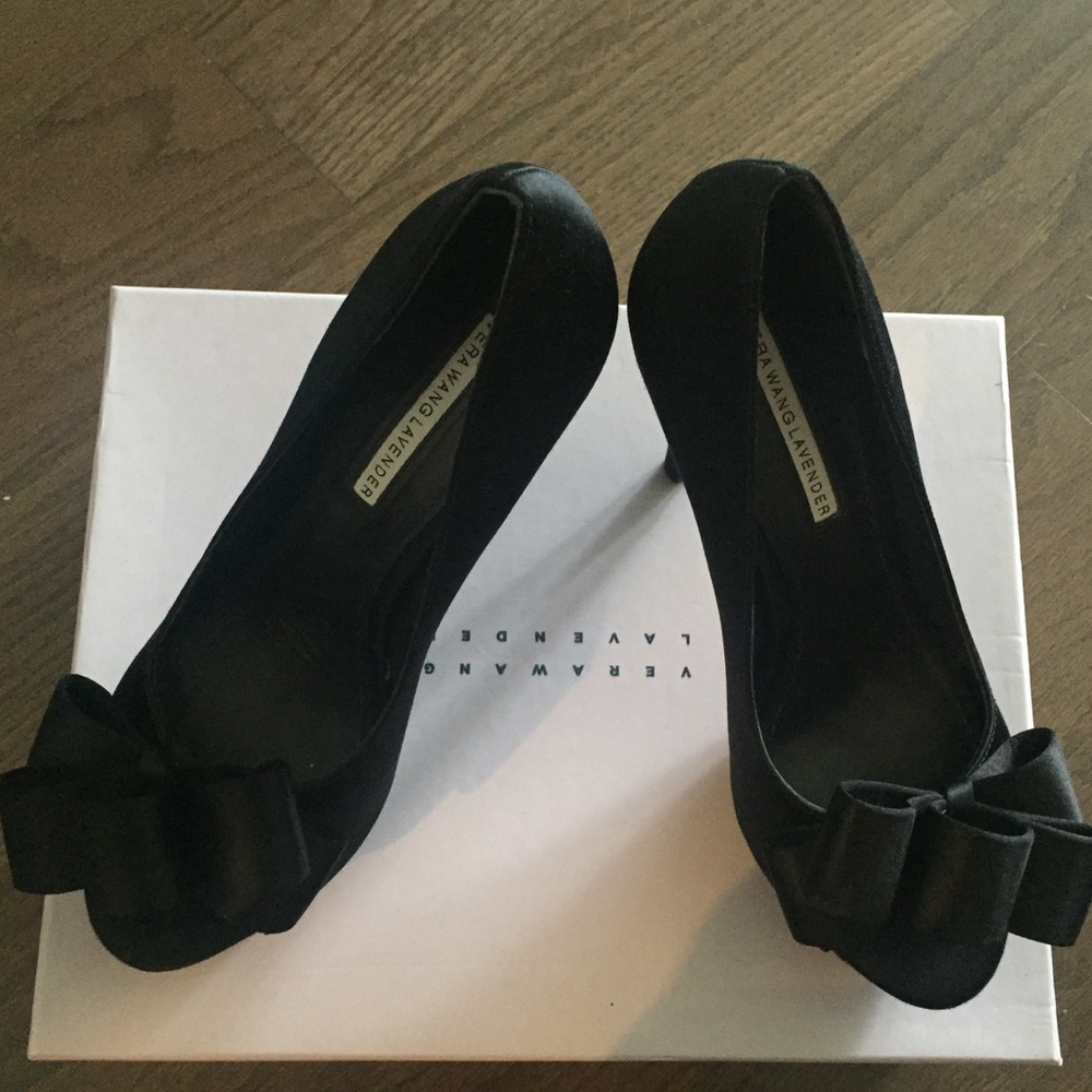 Vera Wang Lavender Satin 5” Heels size 6.5